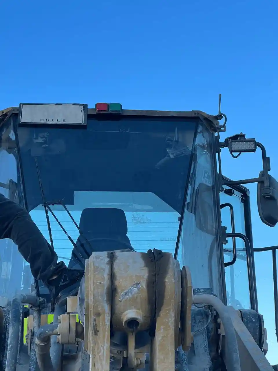 Fabricacion y laminado de parabrisas de maquinaria minera