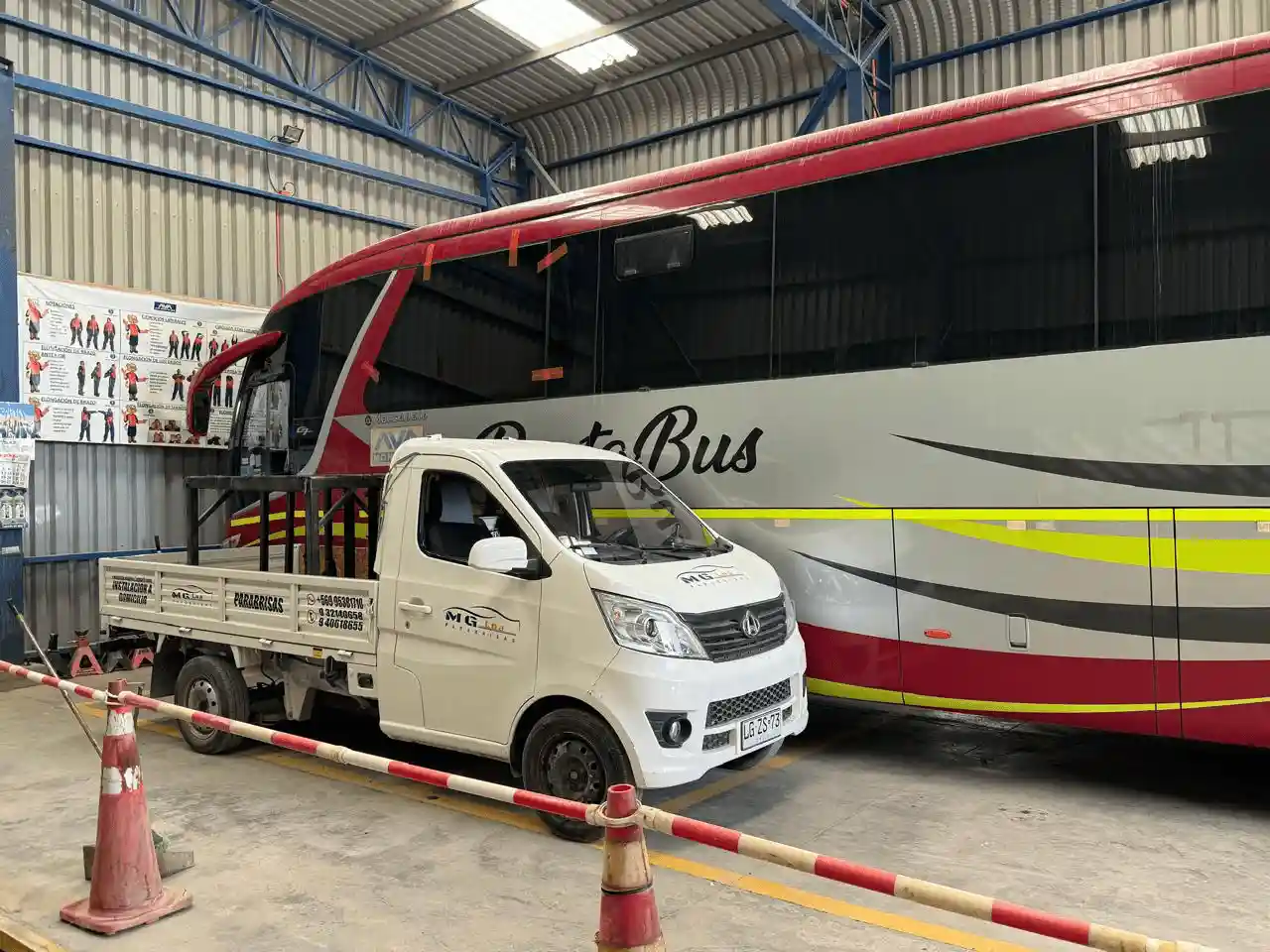 Fabricacion e instalacion de vidrio lateral de bus