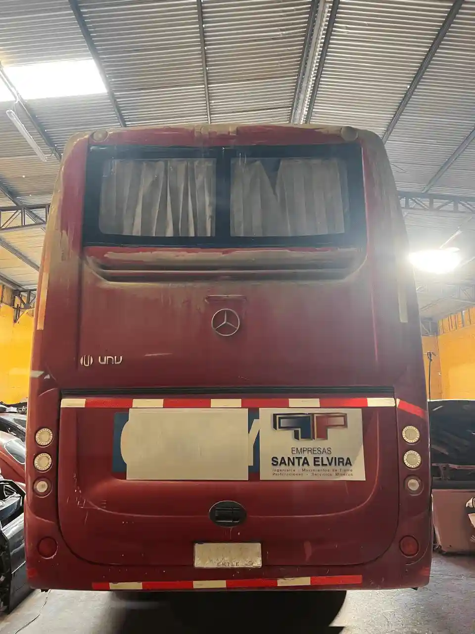 Fabricacion e instalacion de luneta para camioneta